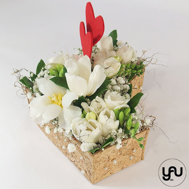 Aranjament floral INIMA cu flori albe  | YaU SPRING 2022